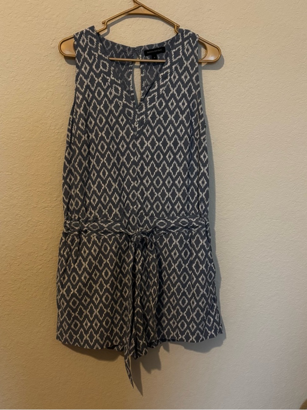 Banana Republic Womens Sleeveless Ikat Print Romper V-Neck Tie Waist Size 8